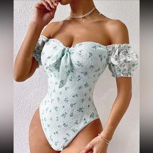 NEW Floral Print Off-Shoulder Lace Bodysuit - Med
